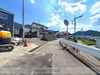 【前面道路含む現地写真】
