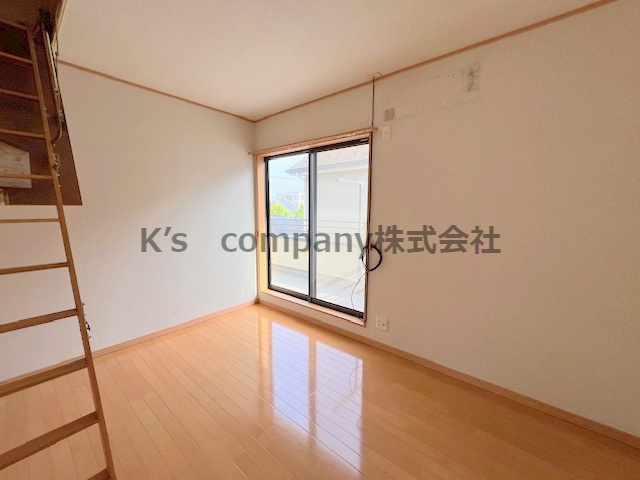 ◎高座郡寒川町宮山　中古戸建の子供部屋|洋室6帖です☆こちらの部屋から小屋裏収納に行く階段が付いています☆