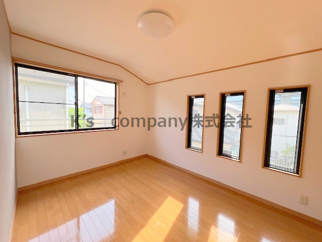 ◎高座郡寒川町宮山　中古戸建の洋室|洋室6帖☆窓が多く明るいお部屋です☆