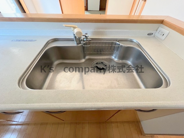 ◎高座郡寒川町宮山　中古戸建のキッチン|扱いやすいステンレス素材のシンク☆