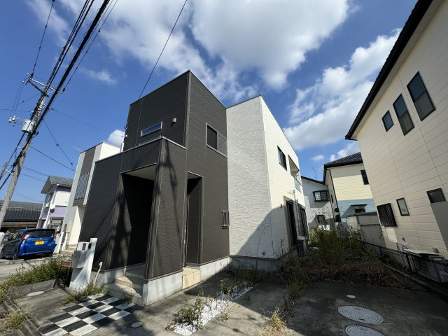 -三丁目不動産-　熊谷市石原　平成28年築の外観