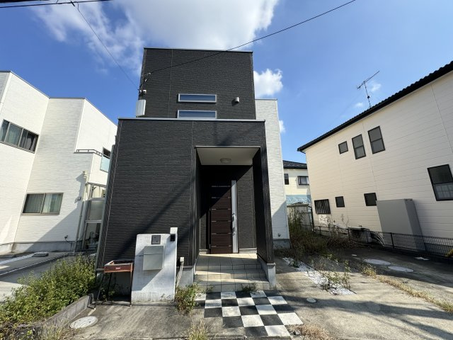 -三丁目不動産-　熊谷市石原　平成28年築の外観