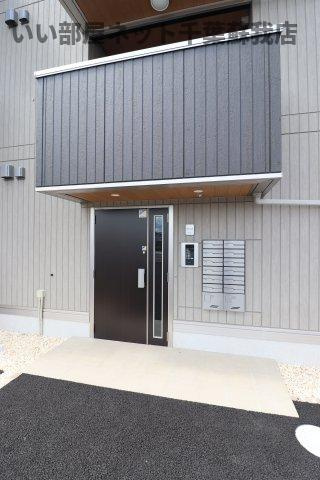 ルミエール五井・Ⅰのエントランス|ゆとりのあるエントランスです