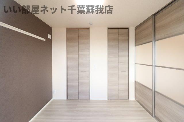 ルミエール五井・Ⅰの寝室|広くて明るい寝室