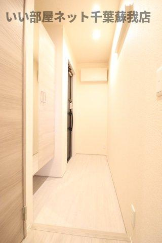 ルミエール五井・Ⅰの玄関|お出かけ前に身だしなみチェックできる鏡付き！