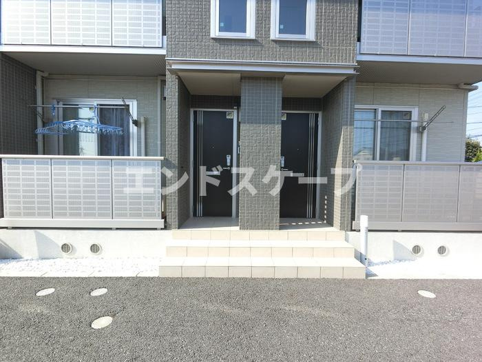 ヴァンヴェールのエントランス|高崎、前橋、伊勢崎エリアのお部屋探しはエンドスケープまで！お客様の理想お聞かせ下さい♪