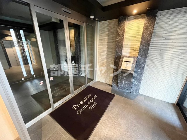 プレサンス大曽根駅前ファーストのエントランス