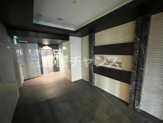 プレサンス大曽根駅前ファーストのロビー