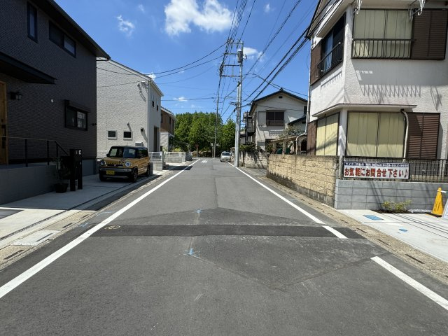 三郷市高州3丁目新築戸建【高州小学校：6分】の前面道路含む現地写真|南側前面道路・幅員約6.7ｍ