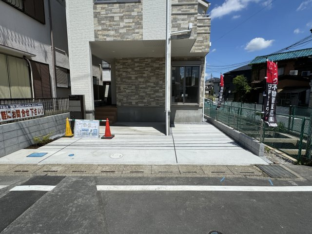 三郷市高州3丁目新築戸建【高州小学校：6分】の駐車場|駐車スペース・並列２台駐車可