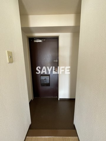 鴻池クレストの玄関