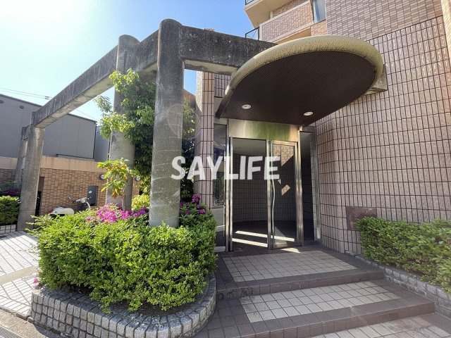 鴻池クレストのエントランス
