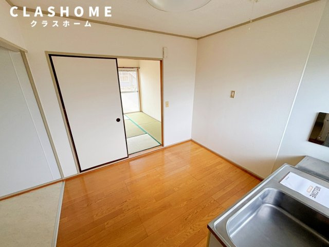 レスト北新川　Ａ棟の居間・リビング