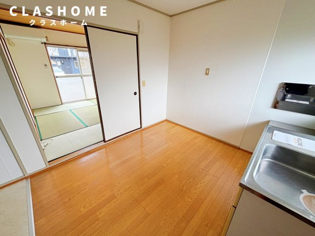 レスト北新川　Ａ棟の居間・リビング