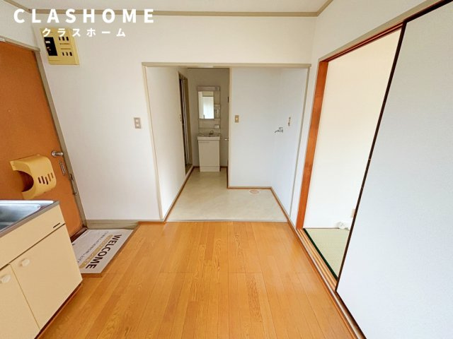 レスト北新川　Ａ棟の玄関