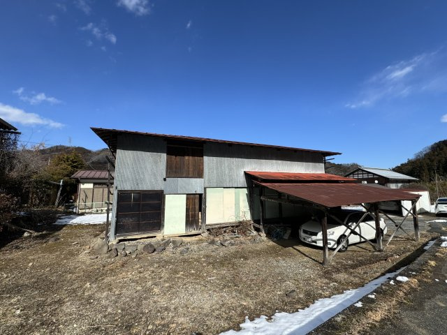 -三丁目不動産-　秩父市荒川白久の前面道路含む現地写真