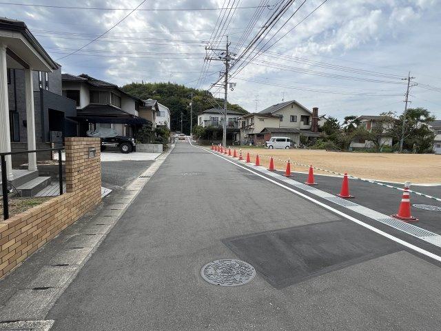 【前面道路含む現地写真】 | 東区楢原・７区画 | 前面道路です