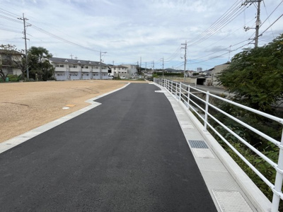 【周辺】 | 東区楢原・７区画 | 分譲地内の道路です