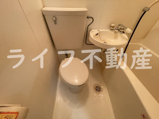 アリーヴェデルチ小阪のトイレ|コンパクトで使いやすいトイレです