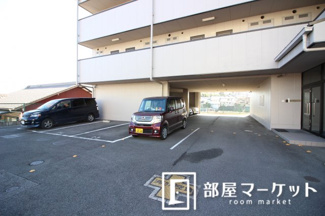 【駐車場】