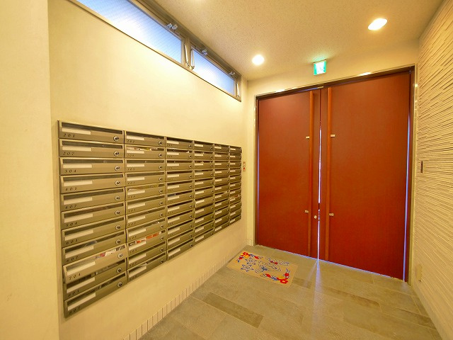 フレアコート奈良のエントランス