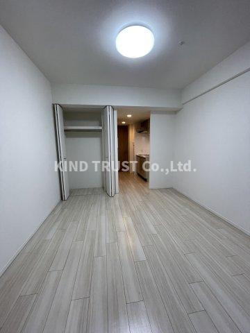 エス・キュート梅田中崎町の居間・リビング|こちらの居間で趣味の時間をお楽しみください