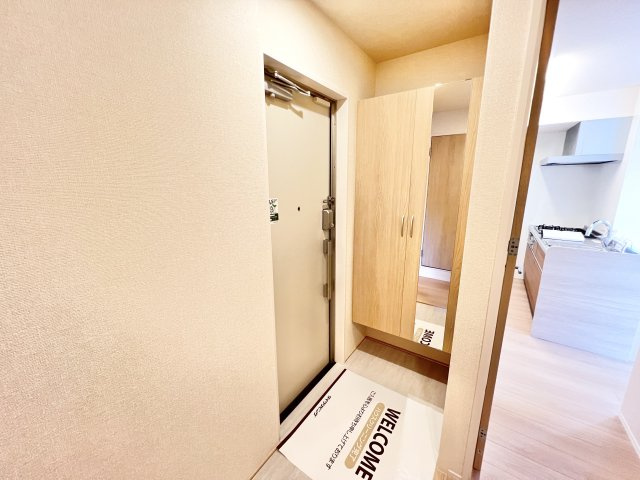 ロイヤルガーデンソラーナの玄関|※別部屋参考写真