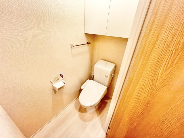ロイヤルガーデンソラーナのトイレ|※別部屋参考写真
