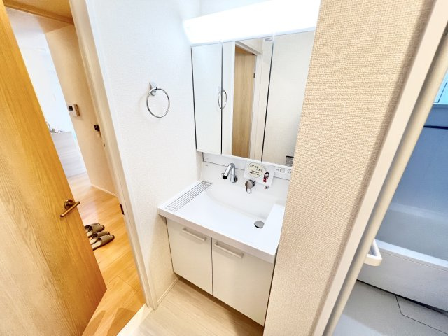 ロイヤルガーデンソラーナの洗面所|※別部屋参考写真