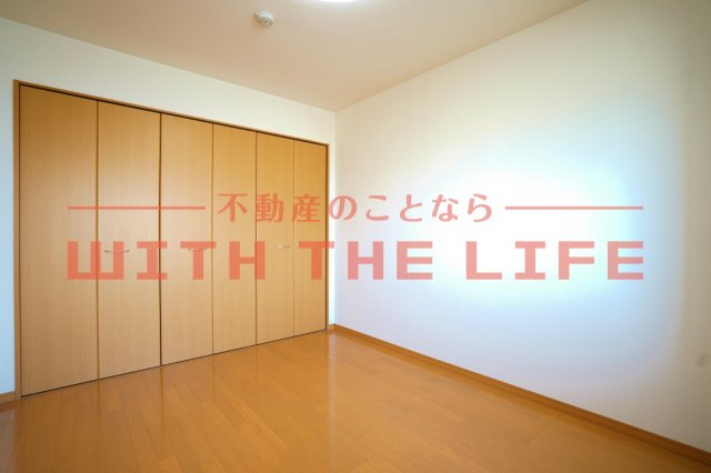 グリーンヒルズ津福【キャッシュバック対象物件】の洋室|広々とした洋室です