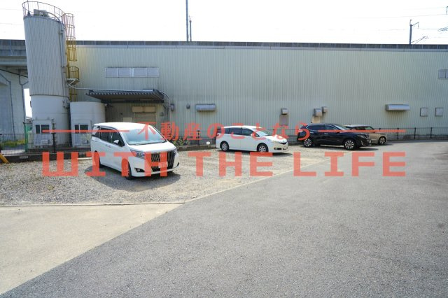 グリーンヒルズ津福【キャッシュバック対象物件】の駐車場|駐車スペースもあります