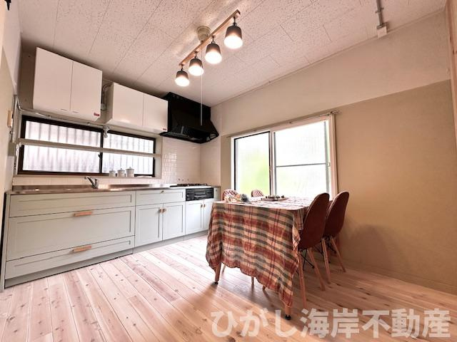 茅ヶ崎市赤羽根　中古戸建のダイニング|新規リフォーム完了！7帖　ダイニングキッチン