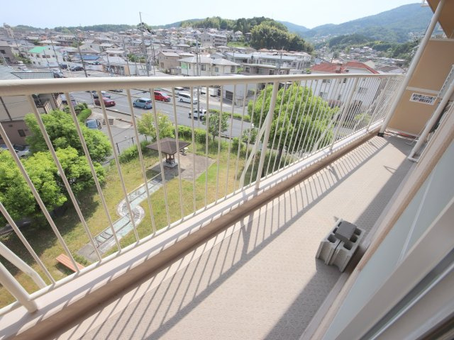 フラワリータウン生駒A棟のバルコニー