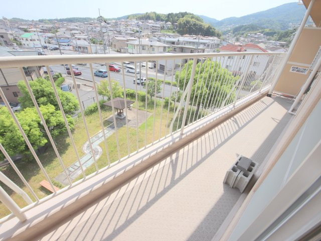 フラワリータウン生駒A棟のバルコニー