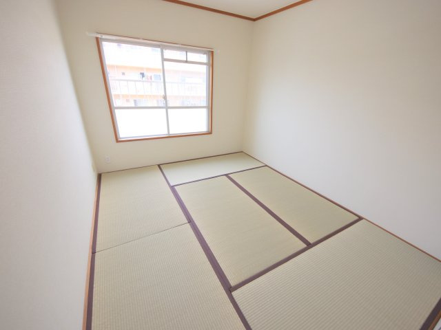 フラワリータウン生駒A棟の和室