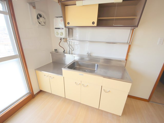 フラワリータウン生駒A棟のキッチン