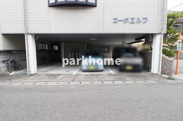 コーポエルフの駐車場|駐車場があります