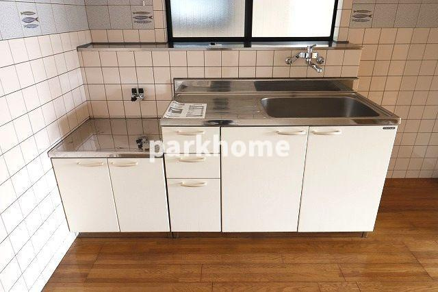 コーポエルフのキッチン|コンパクトなキッチンで掃除もラクラク