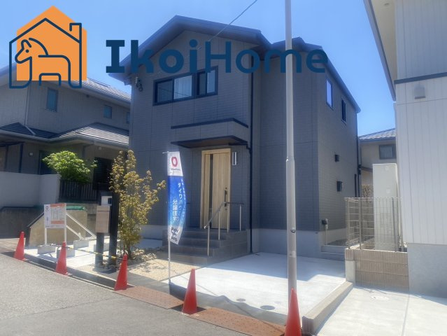 神戸市西区美賀多台4丁目　新築戸建　2号棟の外観|2台駐車が可能です。設備豊富、高級感のある住み心地の良いお家です！周辺は交通量も少なく安心です！