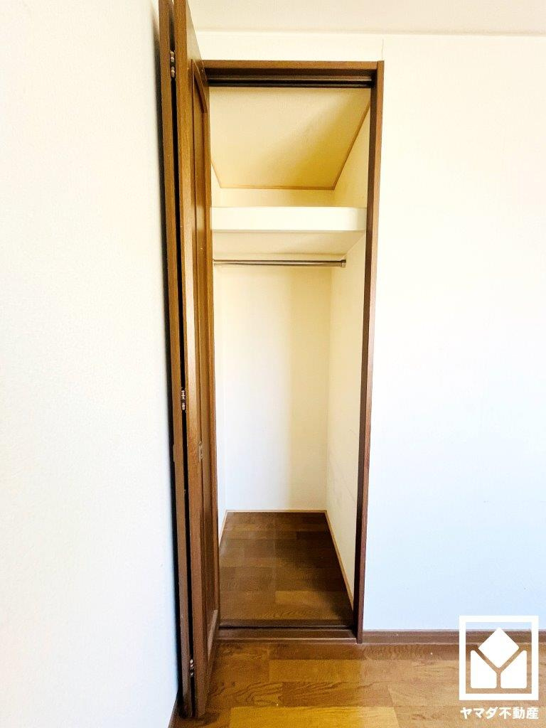 伏見区新町１丁目の収納|新たに家具を買わなくても良いので、ハンガーパイプ付きのクローゼットは嬉しいですね