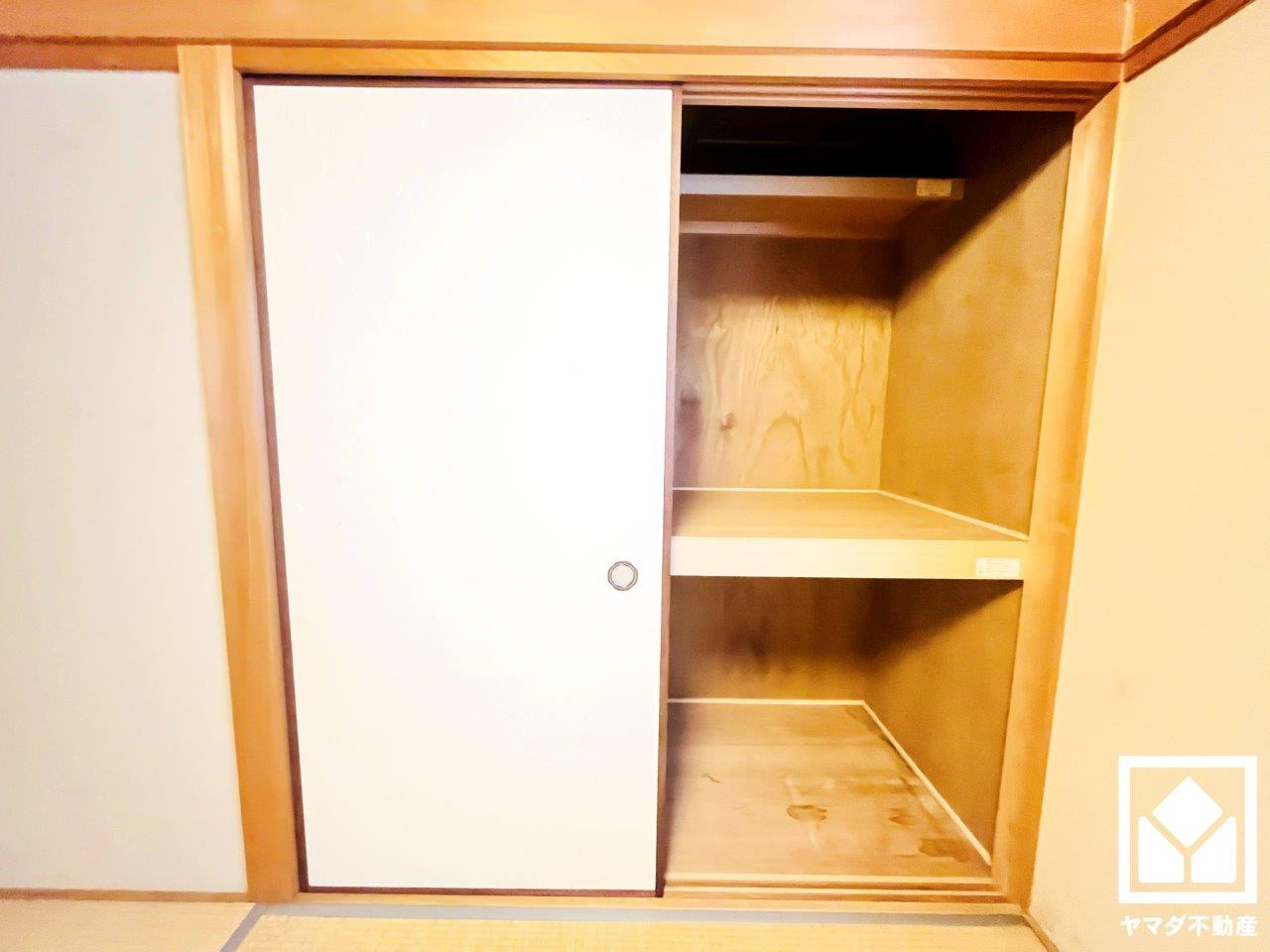 伏見区新町１丁目の収納|ゆとりのある押入れには、ご家族の季節の衣類などを収納して頂けます。