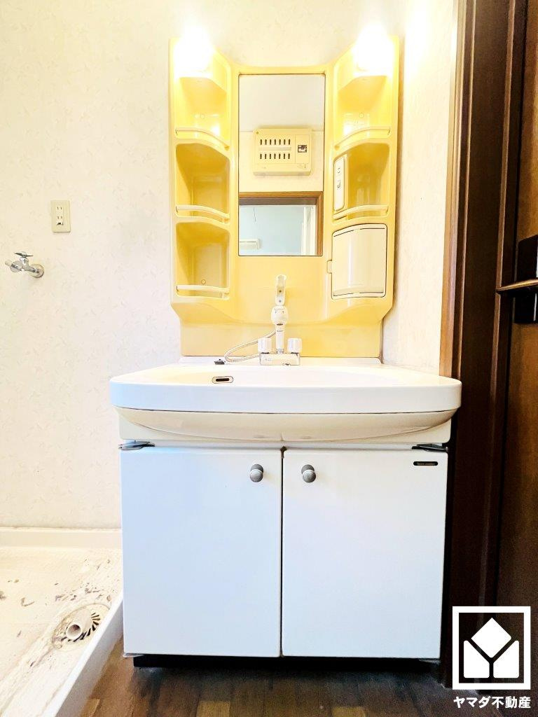 伏見区新町１丁目の独立洗面台|収納付き洗面台の為スッキリお使い頂けます。