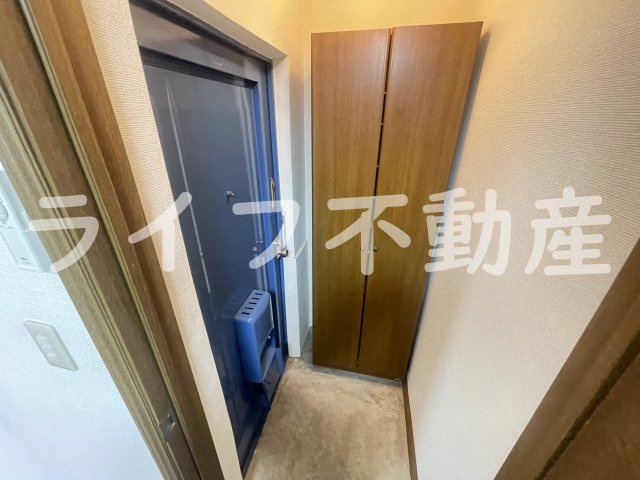 武田ビルの玄関|収納もある玄関です