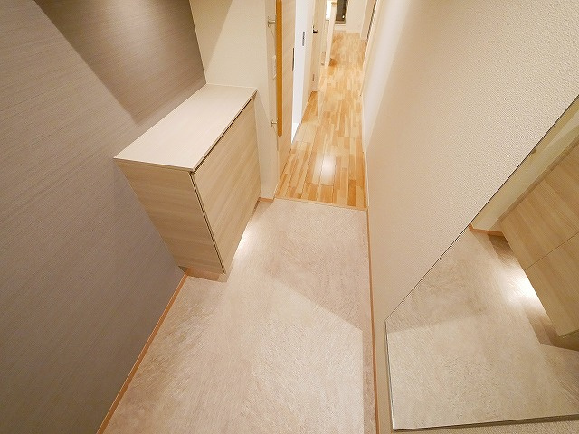 シャーメゾンＮＡＣの玄関|収納もある玄関です