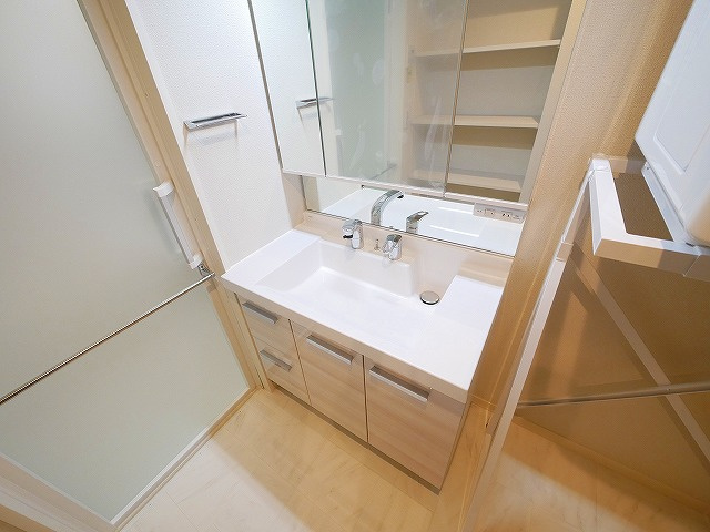 シャーメゾンＮＡＣの洗面所|ゆったりとスペースのある洗面所