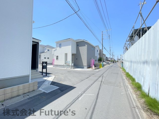 三郷市番匠免1丁目　新築戸建　全12棟　4号棟の前面道路含む現地写真|前面道路含む現地写真です。