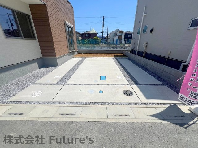 三郷市番匠免1丁目　新築戸建　全12棟　5号棟の駐車場|カースペース並列2台付き