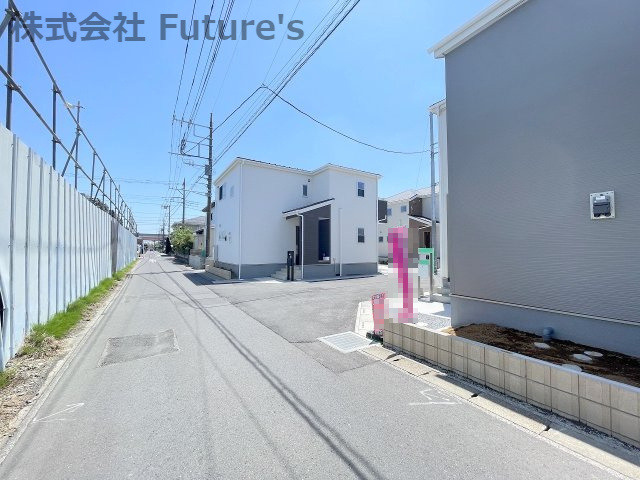 三郷市番匠免1丁目　新築戸建　全12棟　5号棟の前面道路含む現地写真|前面道路含む現地写真です。