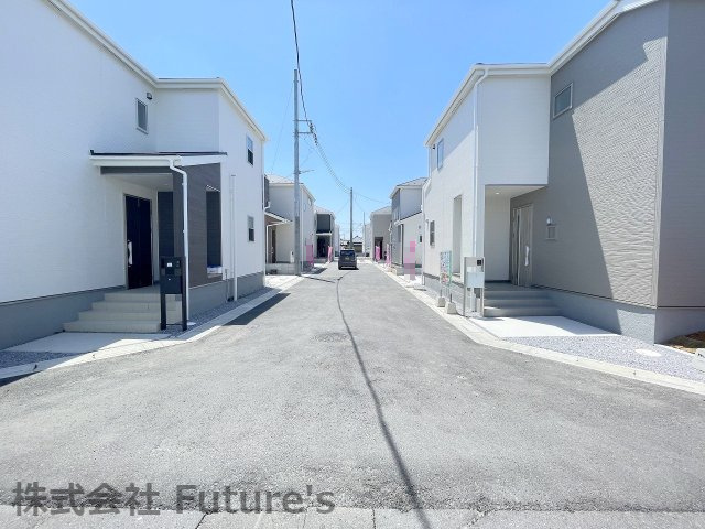三郷市番匠免1丁目　新築戸建　全12棟　5号棟の前面道路含む現地写真|前面道路含む現地写真です。