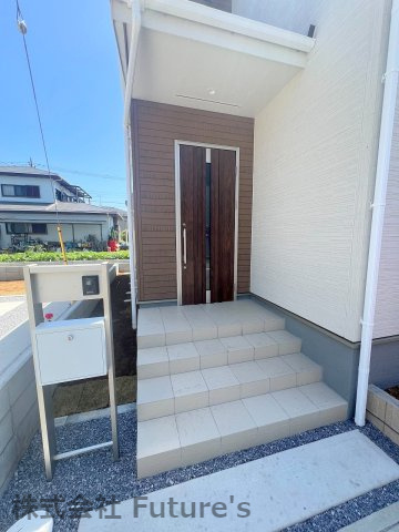 三郷市番匠免1丁目　新築戸建　全12棟　5号棟のエントランス|玄関アプローチ